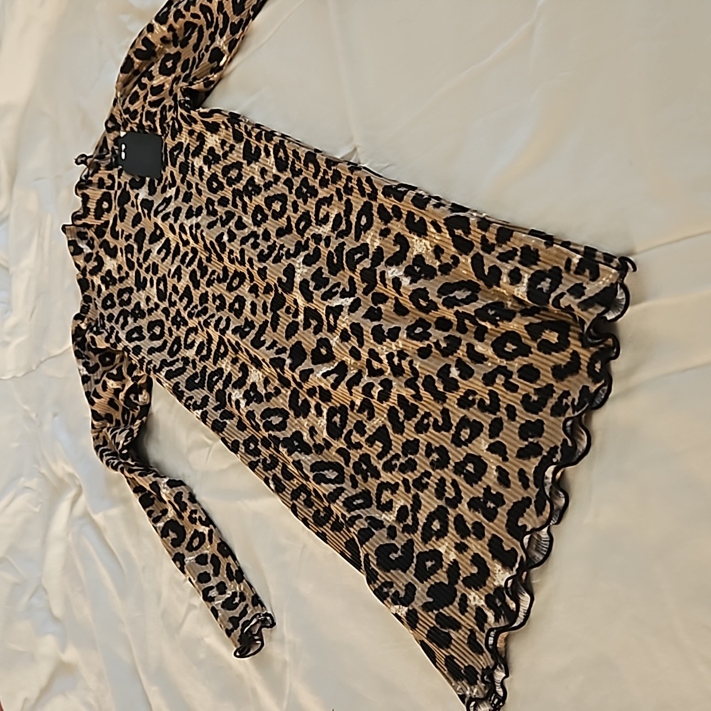 Leopard print girls long sleeve girls dress. Like Flo Dutch clothing brand.